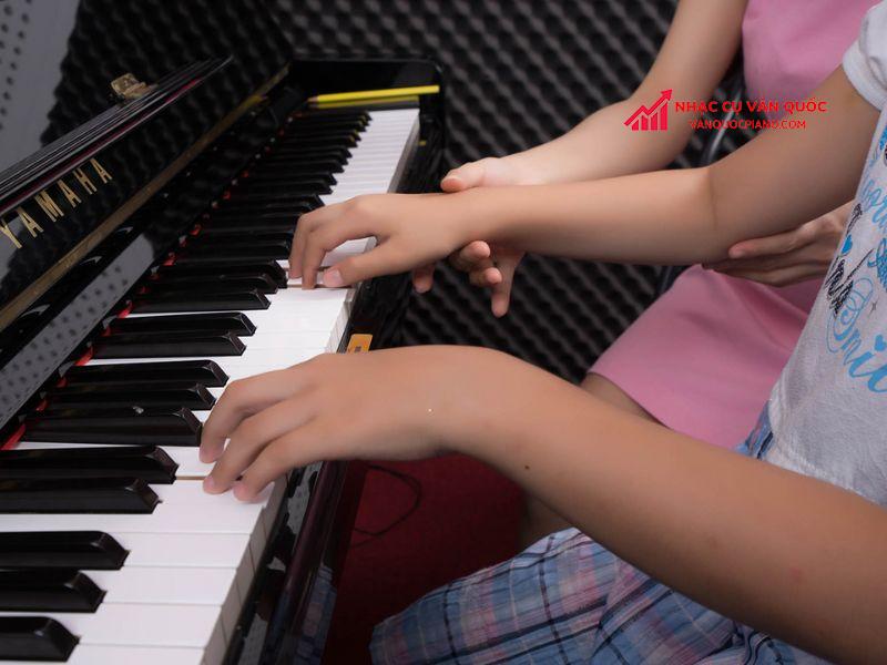 Lựa chọn đàn piano điện phù hợp cho bé