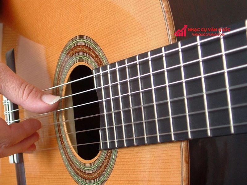 Kinh nghiệm cần biết khi mua đàn guitar ở TPHCM